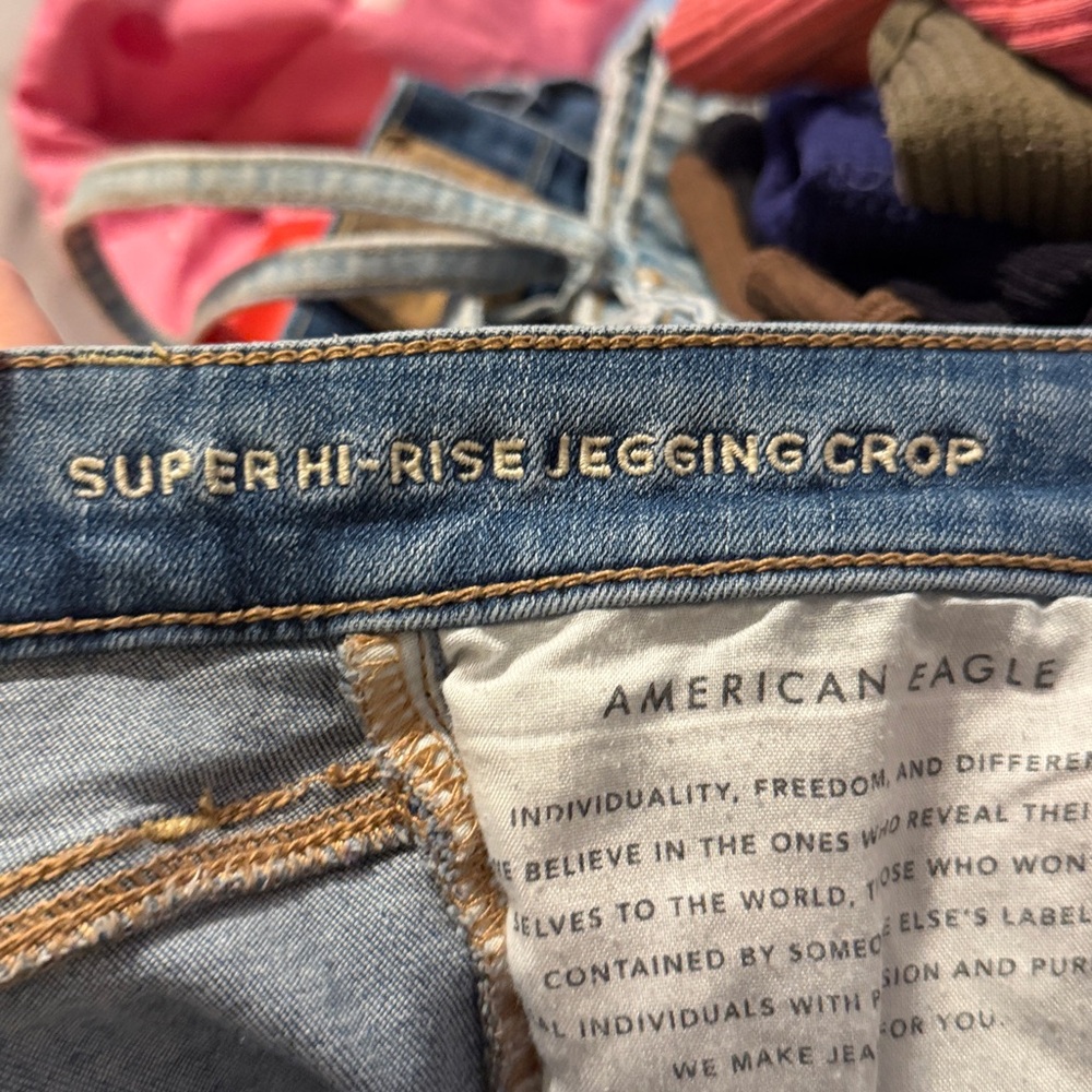 American Eagle Outfitters Light Blue Ripped Skinny Jeans - Picture 4 of 4
